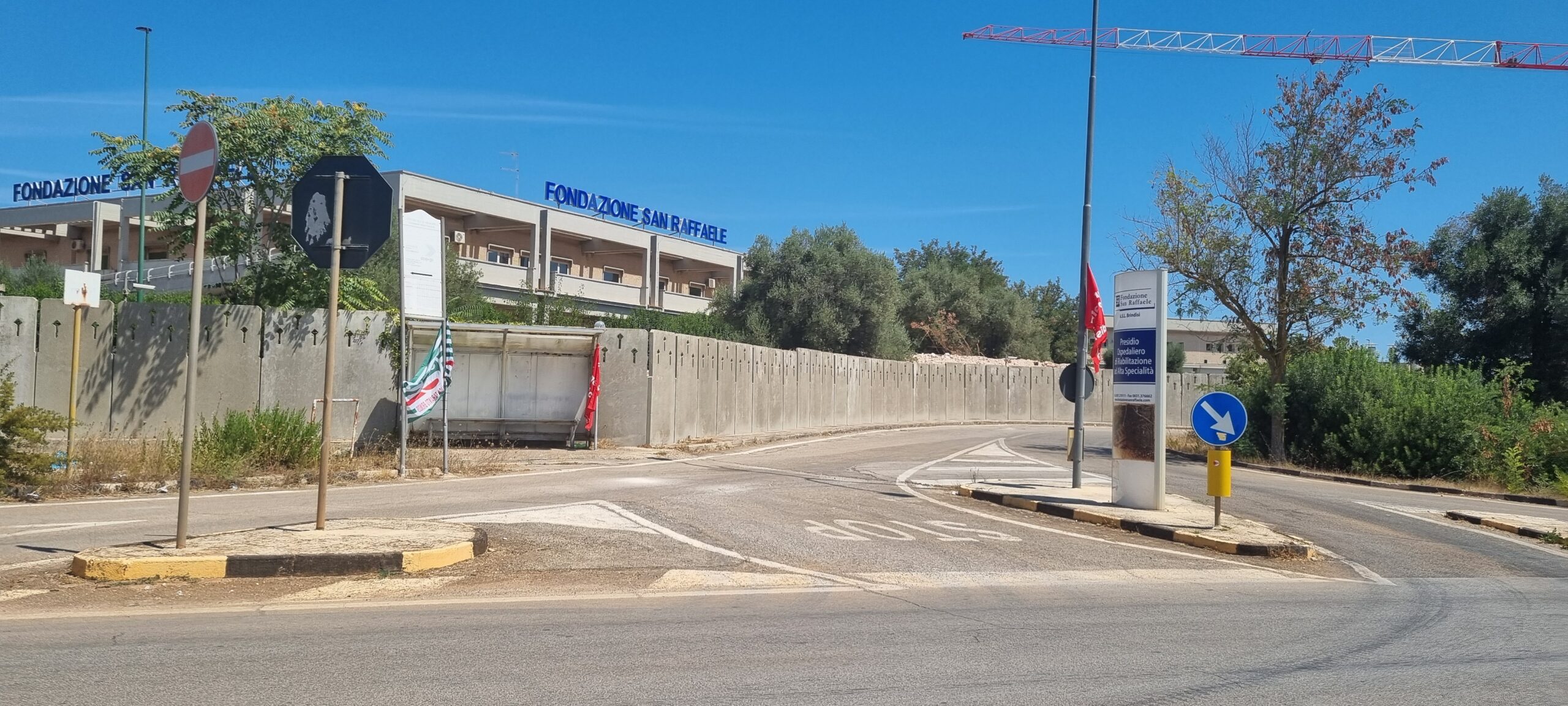 Stato di agitazione al San Raffaele di Ceglie Messapica le bandiere di protesta del sindacato