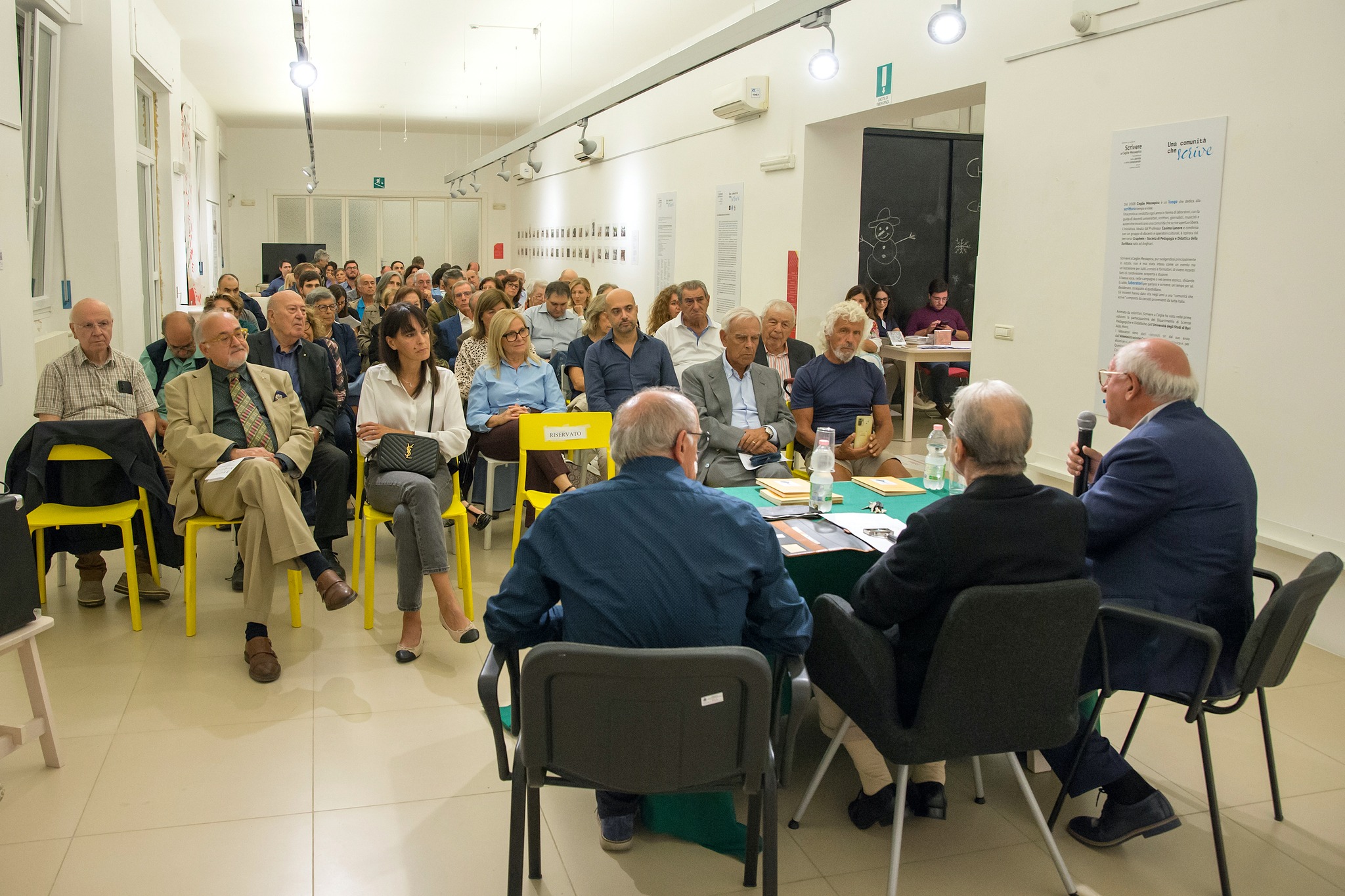 La presentazione del libro di poesie in vernacolo di Damiano Leo