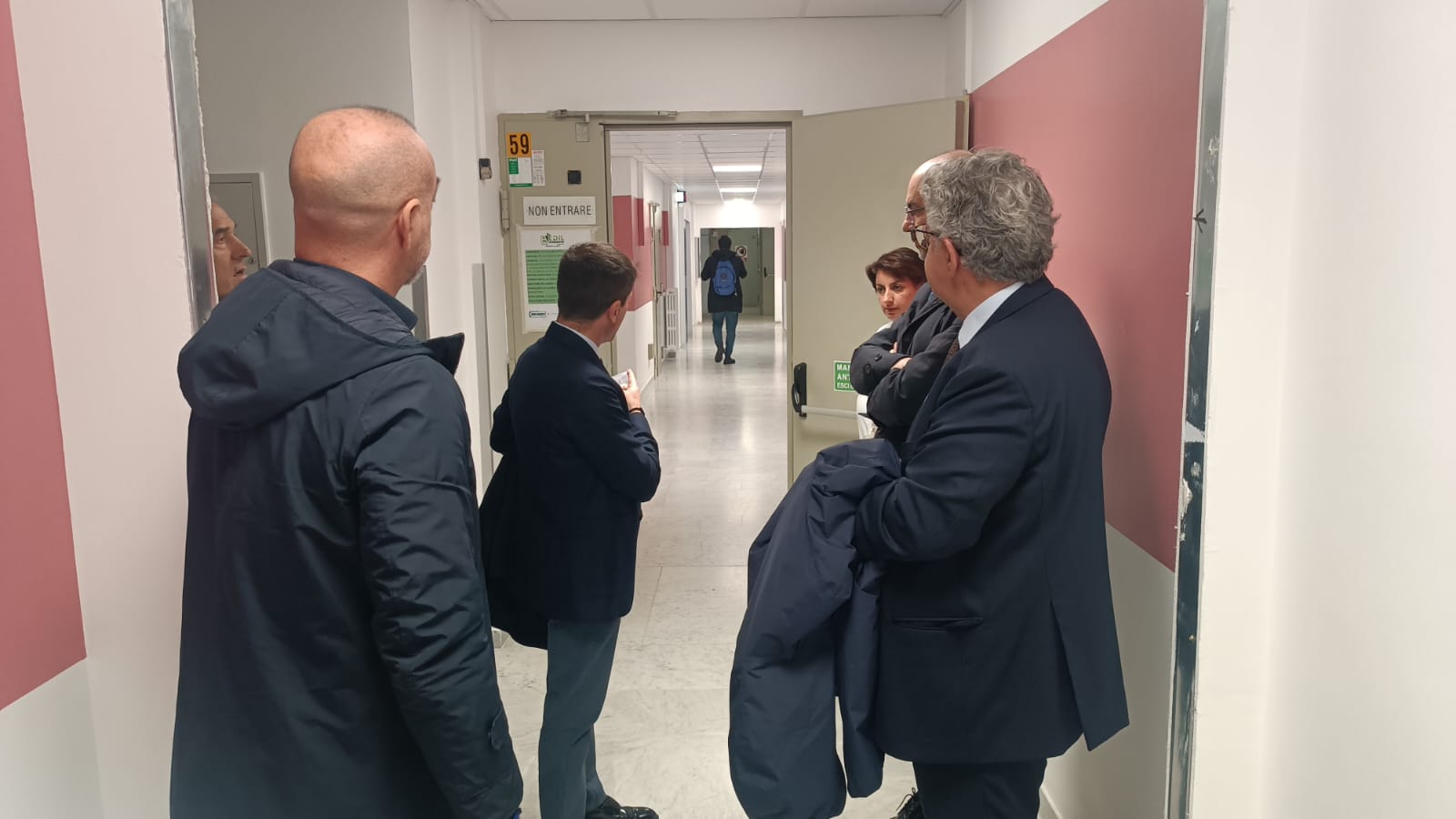 Il sopralluogo dei consiglieri regionali Caroli e Perrini all'ospedale di Ceglie