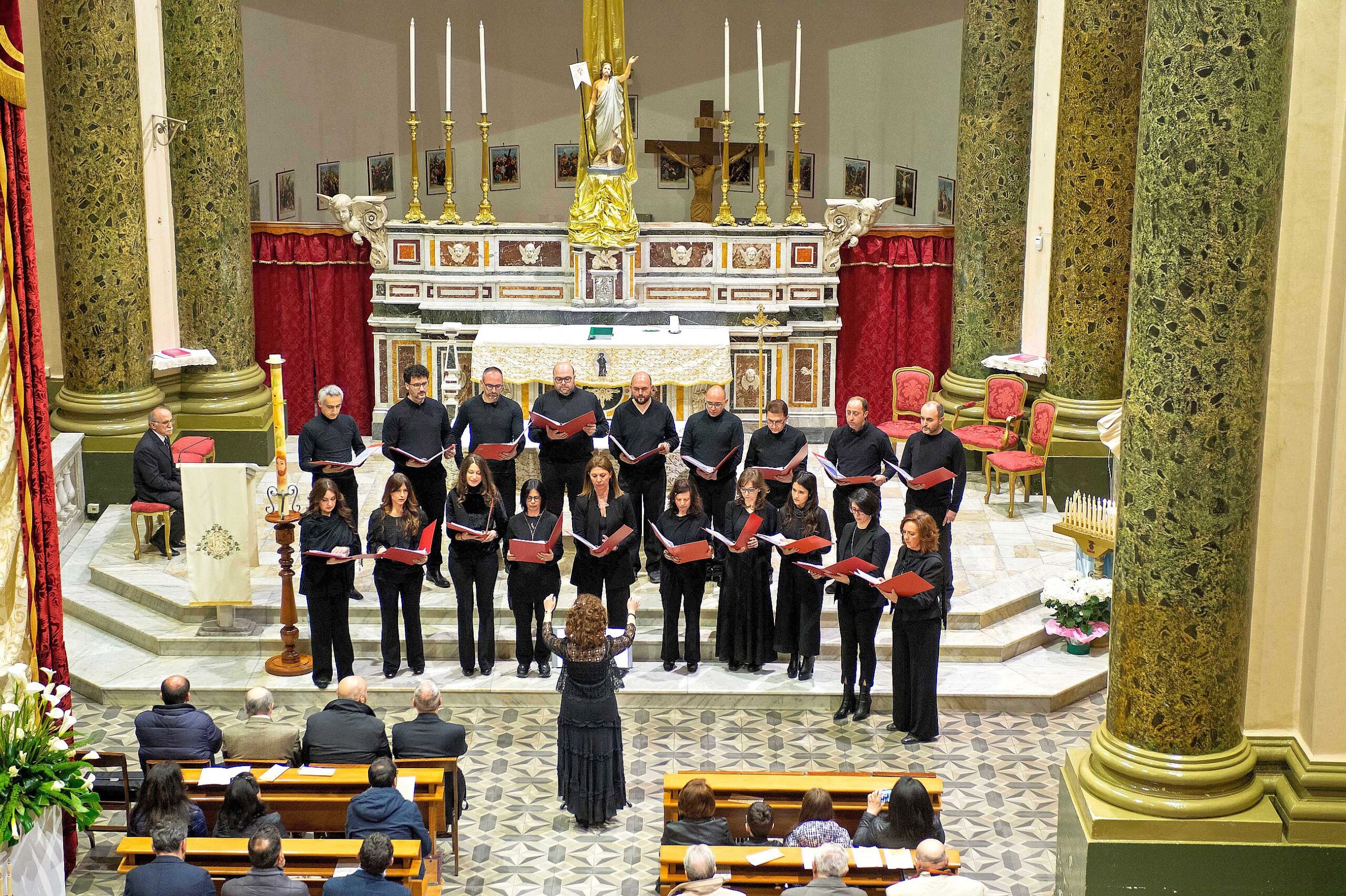 Il Coro Odegitria in un concerto tenuto nella chiesa di San Rocco a Ceglie Messapica