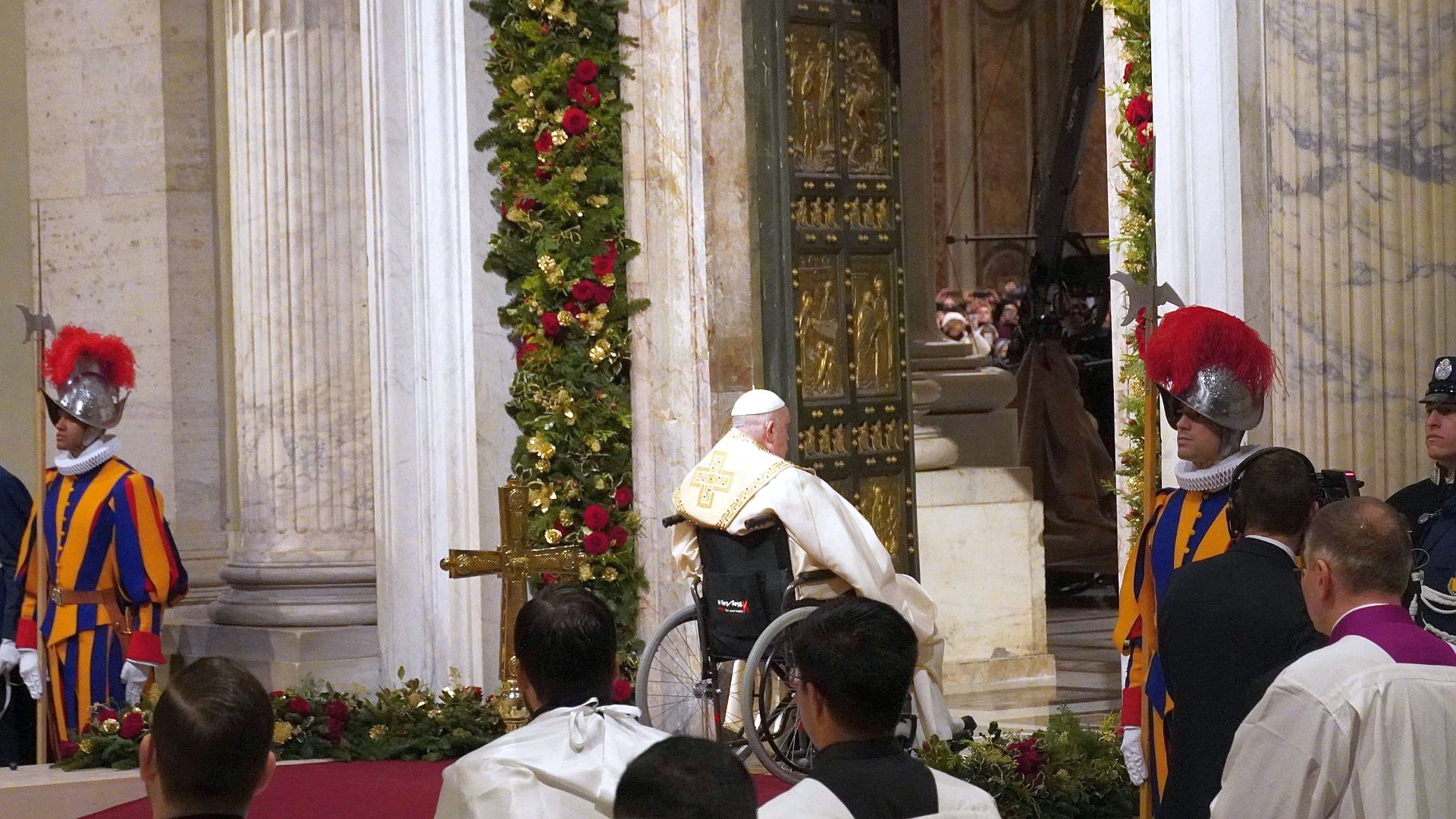 La Porta Santa aperta da Papa Francesco il 24 dicembre