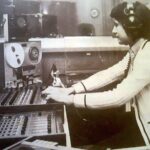 Lo studio di trasmissione di una "radio libera" nella metà degli anni Settanta