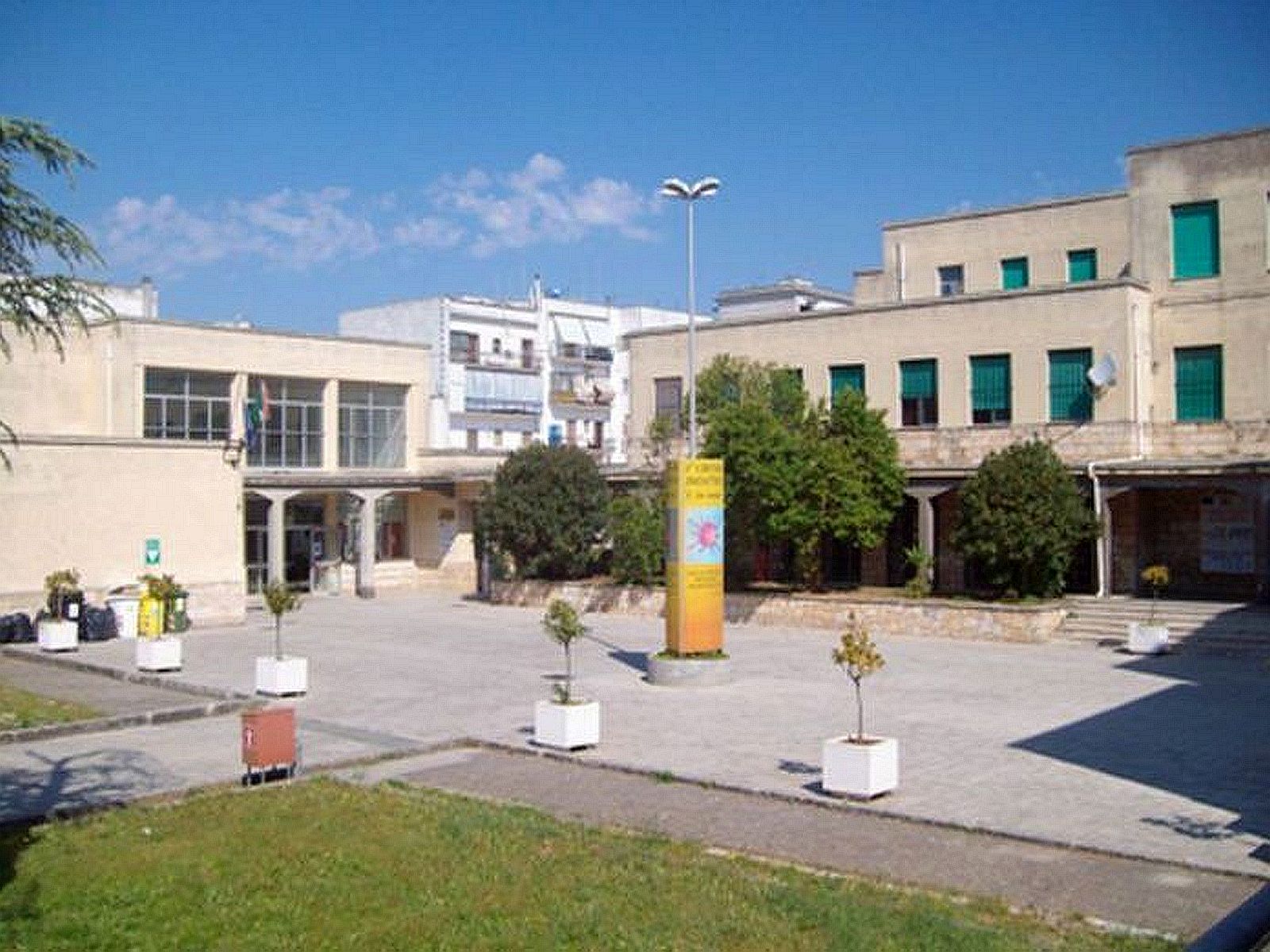 L'istituto comprensivo "Lucia Palazzo" di Ceglie. In consiglio comunale la richiesta di ricognizione sugli immobili