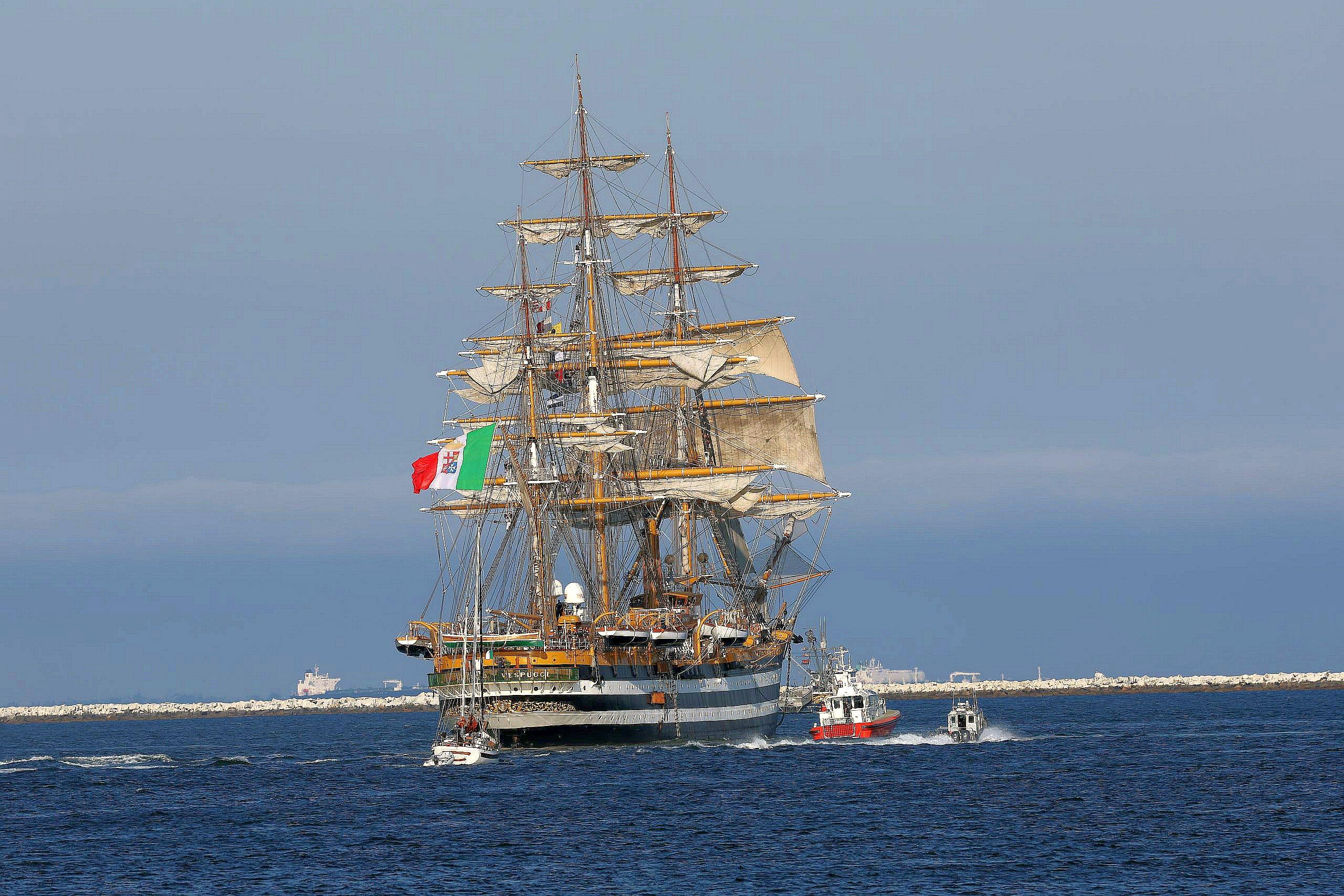 La nave scuola Amerigo Vespucci: in aprile sarà a Brindisi e poi a Taranto